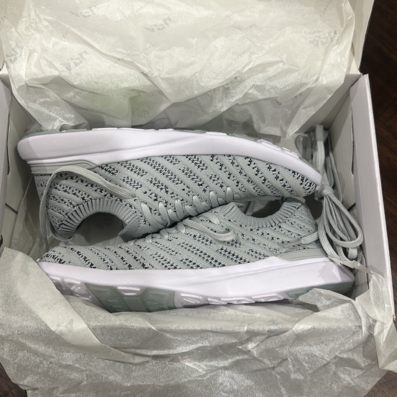 APL Women’s Techloom Wave - Picture 7 of 9